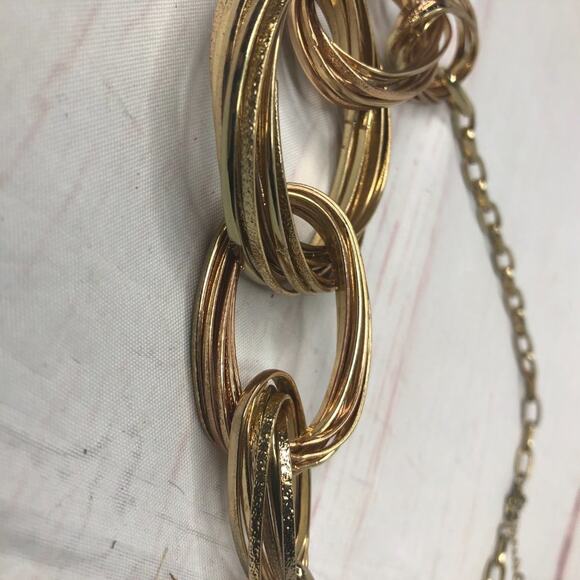 Gold Chain Large Interlocking Loop Bundle Necklace - Picture 2 of 4